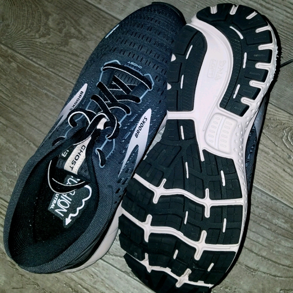 Brooks womens shoes